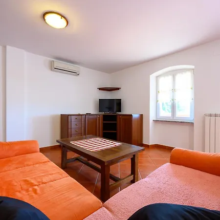 Apartment With Swimming Pool Casa Rossa