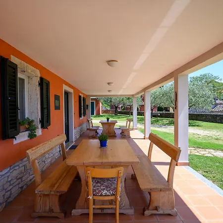 Apartment With Swimming Pool Casa Rossa
