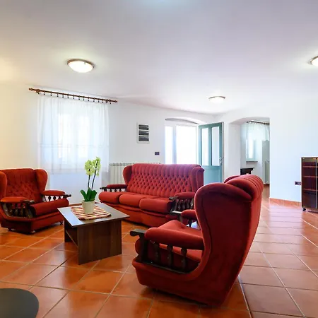 Apartment With Swimming Pool Casa Rossa *
