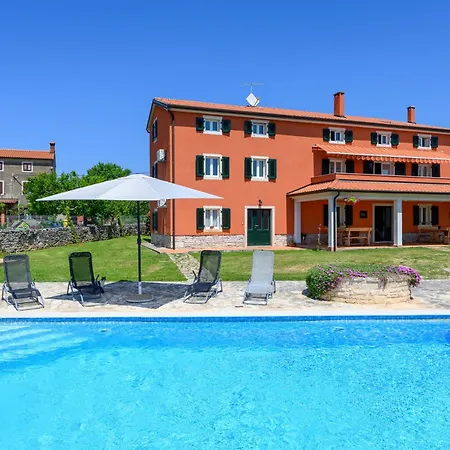 Apartment With Swimming Pool Casa Rossa