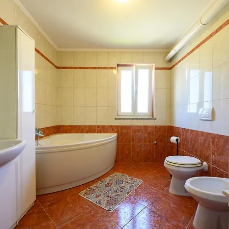 Apartment With Swimming Pool Casa Rossa